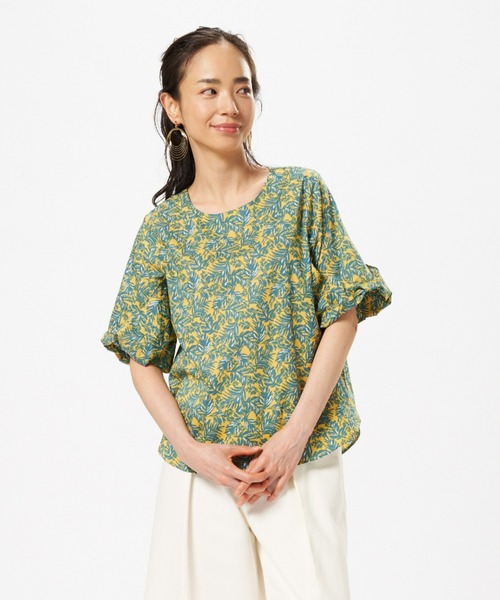 TOKYO SHIRTS(トウキョウシャツ)の「袖リボン ボタニカル柄 半袖ブラウス(シャツ/ブラウス・レディース・ブラック/イエロー×グリーン・M/L/LL)」の2枚目の写真