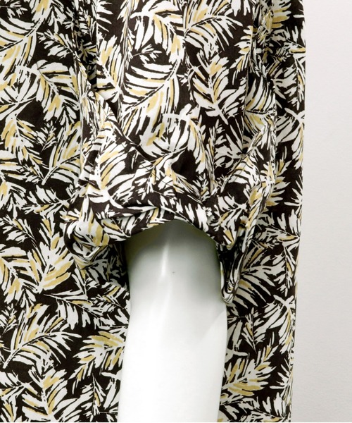 TOKYO SHIRTS(トウキョウシャツ)の「袖リボン ボタニカル柄 半袖ブラウス(シャツ/ブラウス・レディース・ブラック/イエロー×グリーン・M/L/LL)」の4枚目の写真