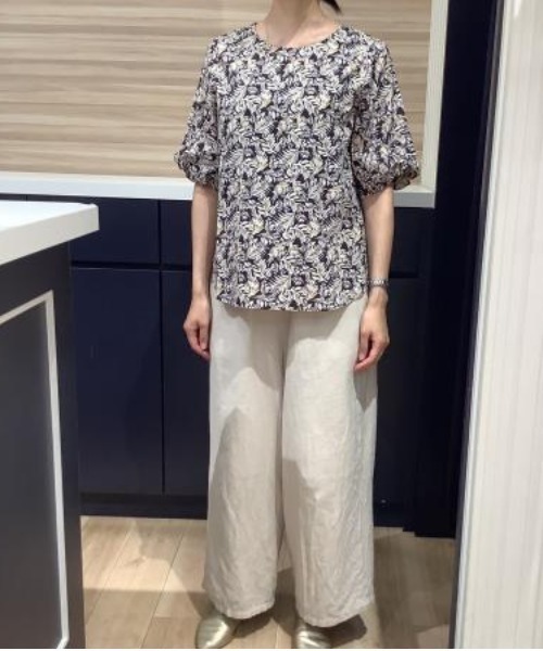 TOKYO SHIRTS(トウキョウシャツ)の「袖リボン ボタニカル柄 半袖ブラウス(シャツ/ブラウス・レディース・ブラック/イエロー×グリーン・M/L/LL)」の18枚目の写真