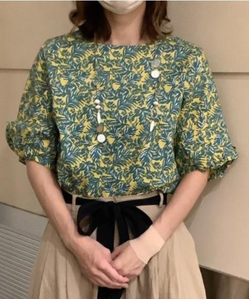 TOKYO SHIRTS(トウキョウシャツ)の「袖リボン ボタニカル柄 半袖ブラウス(シャツ/ブラウス・レディース・ブラック/イエロー×グリーン・M/L/LL)」の21枚目の写真