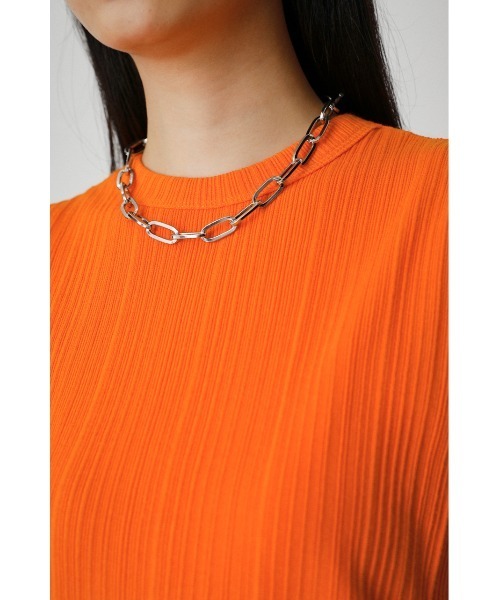 AZUL by moussy(アズールバイマウジー)の「SLEEVELESS HIGH NECK CUT TOPS/スリーブレスハイネックカットトップス(タンクトップ・レディース・ブラック/オフホワイト/オレンジ/ブルー・SMALL/MEDIUM)」の7枚目の写真