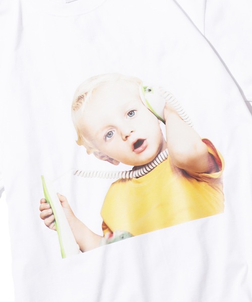 acme de la vie(アクメドラビ)の「Acme de la vie/アクメドラビ BABY FACE TELEPHONE BABY SHORT SLEEVE T-SHIRT R WHITE プリントTシャツ(Tシャツ/カットソー・メンズ・ホワイト・1/2)」の6枚目の写真