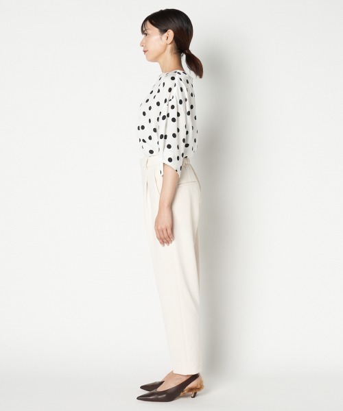 HELIOPOLE(エリオポール)の「SUPER STRETCH TAPERED PANTs(その他パンツ・レディース・ブラック/アイボリー/ネイビー・34/36/38)」の5枚目の写真