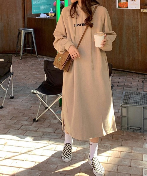meJane(ミージェーン)の「フロントロゴスウェットパーカーワンピース【ZOZOTOWN限定】(ワンピース・レディース・ブラック/ベージュ/グレー・FREE)」の3枚目の写真