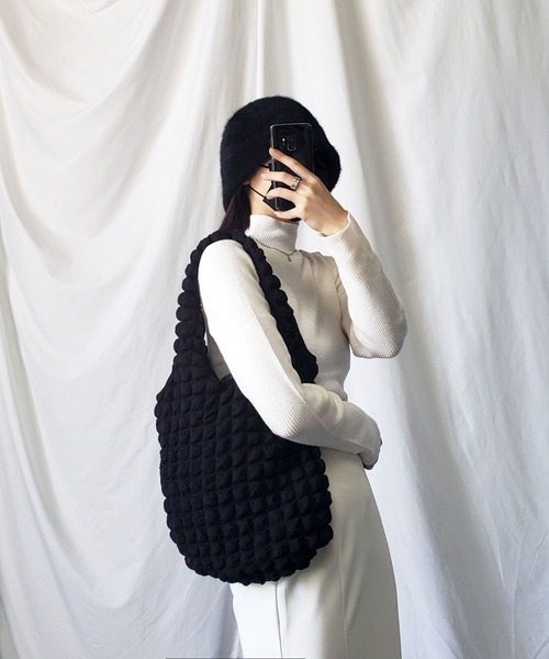 me+em select（ミームセレクト）の「【 新色追加 】ぽこぽこラウンドショルダートートバッグ【Ａ４収納可能／裏地付き】（ショルダーバッグ・レディース・ブラック/オフホワイト/グリーン系その他・FREE）」の10枚目の写真