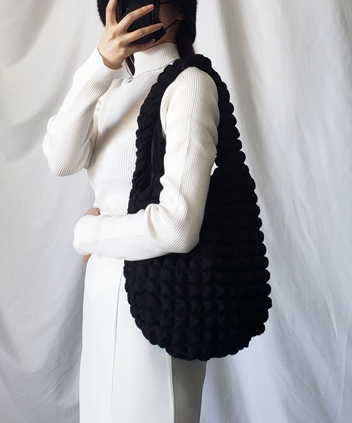 me+em select（ミームセレクト）の「【 新色追加 】ぽこぽこラウンドショルダートートバッグ【Ａ４収納可能／裏地付き】（ショルダーバッグ・レディース・ブラック/オフホワイト/グリーン系その他・FREE）」の13枚目の写真