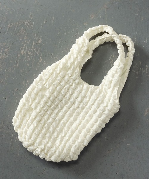 me+em select（ミームセレクト）の「【 新色追加 】ぽこぽこラウンドショルダートートバッグ【Ａ４収納可能／裏地付き】（ショルダーバッグ・レディース・ブラック/オフホワイト/グリーン系その他・FREE）」の19枚目の写真