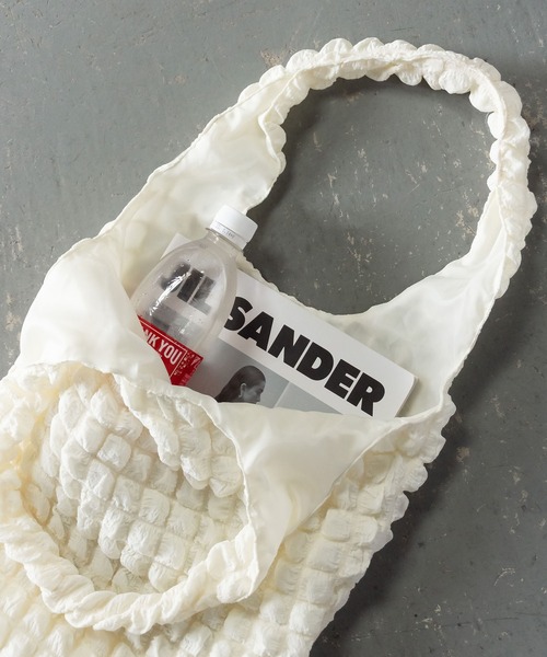 me+em select（ミームセレクト）の「【 新色追加 】ぽこぽこラウンドショルダートートバッグ【Ａ４収納可能／裏地付き】（ショルダーバッグ・レディース・ブラック/オフホワイト/グリーン系その他・FREE）」の14枚目の写真