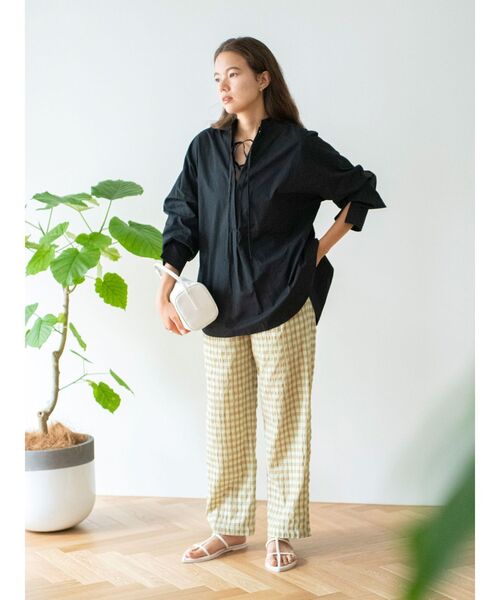 Ungrid(アングリッド)の「レースアップ2wayデザインシャツ(シャツ/ブラウス・レディース・ブラック/オフホワイト/オレンジ・FREE)」の4枚目の写真