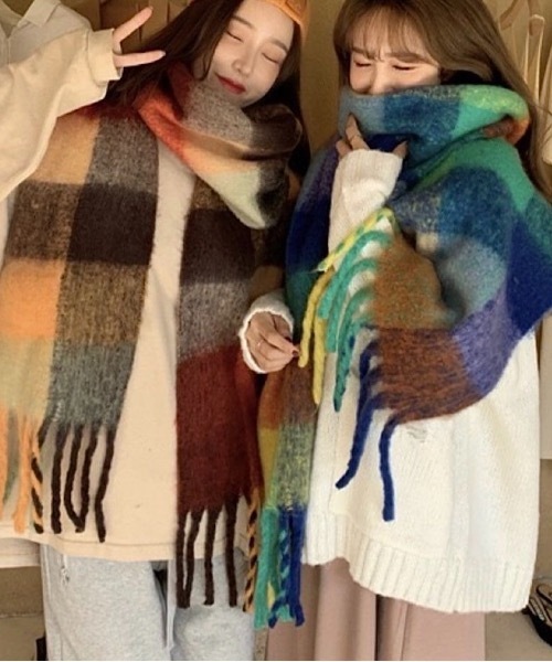 shopnikoniko(ショップニコニコ)の「マフラー チェック柄 大判 韓国ファッション フリンジ ボリュームマフラー ロングマフラー(マフラー・レディース・ワイン/ブルー/オレンジ/ブラウン/グリーン/ピンク・フリー)」の2枚目の写真
