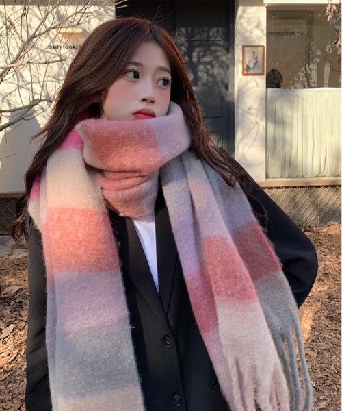 shopnikoniko(ショップニコニコ)の「マフラー チェック柄 大判 韓国ファッション フリンジ ボリュームマフラー ロングマフラー(マフラー・レディース・ワイン/ブルー/オレンジ/ブラウン/グリーン/ピンク・フリー)」の4枚目の写真