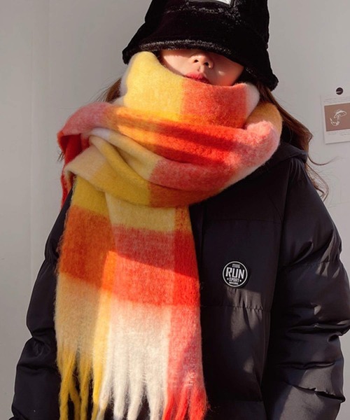 shopnikoniko(ショップニコニコ)の「マフラー チェック柄 大判 韓国ファッション フリンジ ボリュームマフラー ロングマフラー(マフラー・レディース・ワイン/ブルー/オレンジ/ブラウン/グリーン/ピンク・フリー)」の7枚目の写真