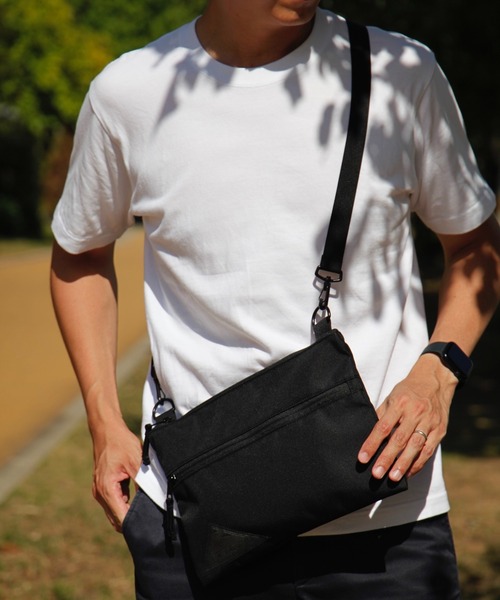 KELTY(ケルティ)の「《差が付くサコッシュ》【KELTY/ケルティ】URBAN FLAT POUCH SM(ショルダーバッグ・メンズ・ブラック/モカ・FREE)」の7枚目の写真