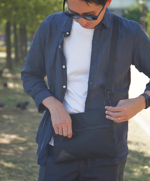 KELTY(ケルティ)の「《差が付くサコッシュ》【KELTY/ケルティ】URBAN FLAT POUCH SM(ショルダーバッグ・メンズ・ブラック/モカ・FREE)」の13枚目の写真