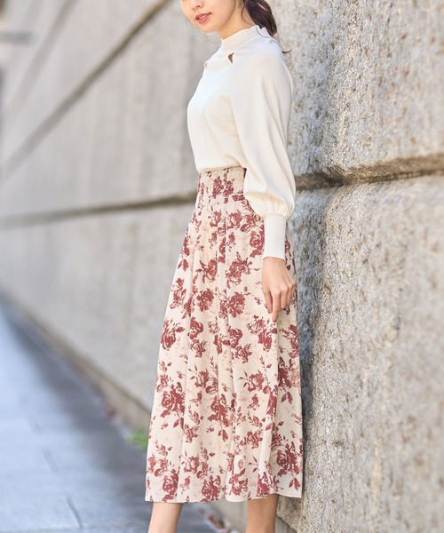 tocco closet(トッコ クローゼット)の「ウエストシャーリングフラワープリントフレアスカート(スカート・レディース・ベージュ・M)」の12枚目の写真