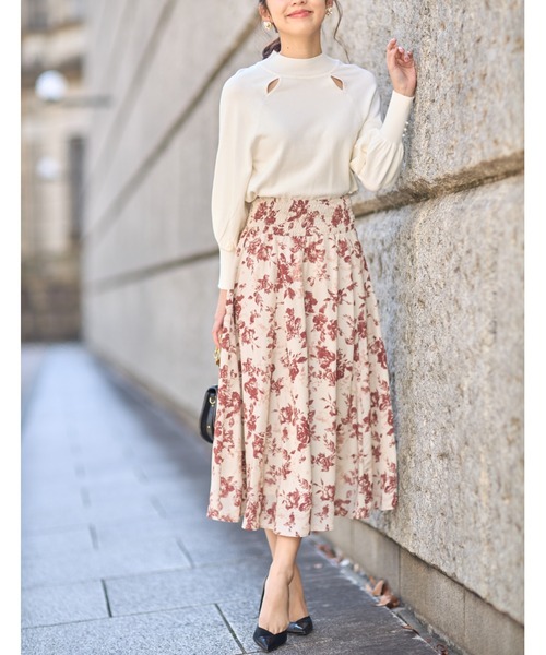tocco closet(トッコ クローゼット)の「ウエストシャーリングフラワープリントフレアスカート(スカート・レディース・ベージュ・M)」の3枚目の写真