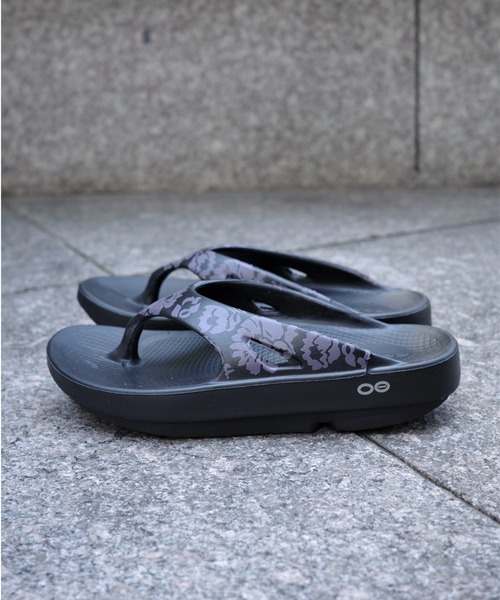 OOFOS(ウーフォス)の「OOFOS/ウーフォス OOriginal Limited - Midnight Tropics リカバリーサンダル(サンダル・レディース・その他24・24.0/25.0/23.0)」の9枚目の写真