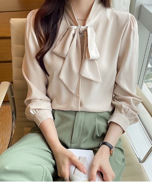 Ada.（エイダ）の「オフィスでもプライベートでも◎　洗える ボウタイ リボン ブラウス（シャツ/ブラウス・レディース・ホワイト/ベージュ/ライトブルー/アイボリー/ミント/ピンク/ネイビー・M/S/L）」の2枚目の写真