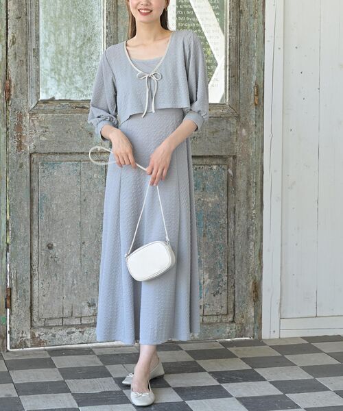 rps（アールピーエス）の「パイピングリボンカーデ×フレアーキャミワンピ（ワンピース・レディース・ブラック/グレー/グレイッシュベージュ・フリー）」の2枚目の写真