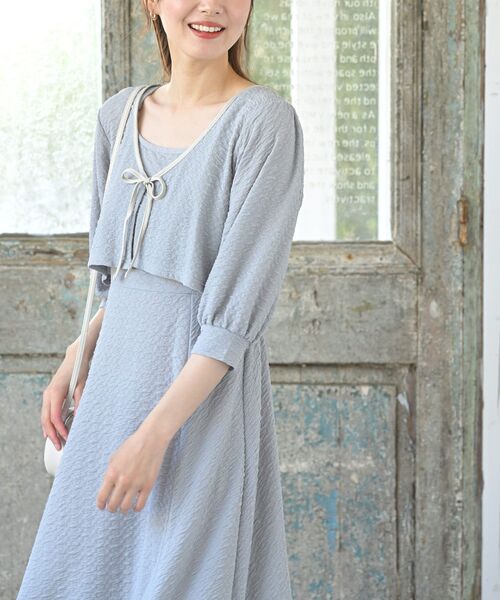 rps（アールピーエス）の「パイピングリボンカーデ×フレアーキャミワンピ（ワンピース・レディース・ブラック/グレー/グレイッシュベージュ・フリー）」の4枚目の写真