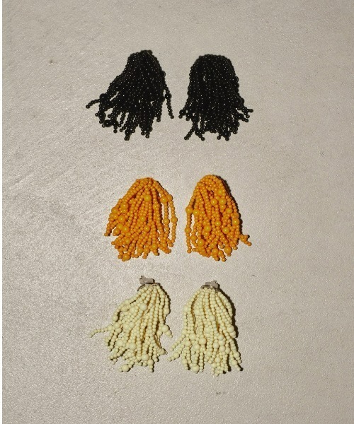 TODAYFUL（トゥデイフル）の「ball fringe earrings（イヤリング・レディース・ブラック/オレンジ/クリーム・FREE）」の11枚目の写真