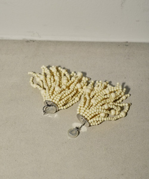 TODAYFUL（トゥデイフル）の「ball fringe earrings（イヤリング・レディース・ブラック/オレンジ/クリーム・FREE）」の15枚目の写真