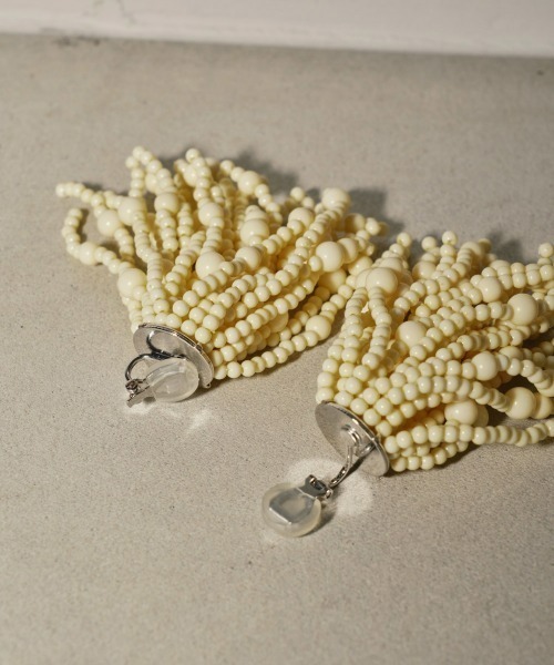 TODAYFUL（トゥデイフル）の「ball fringe earrings（イヤリング・レディース・ブラック/オレンジ/クリーム・FREE）」の16枚目の写真