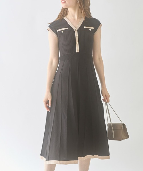 tocco closet(トッコ クローゼット)の「飾り釦付きバイカラーシャリ感リブニットワンピース(ワンピース・レディース・ブラック/ベージュ/オフホワイト・M)」の1枚目の写真