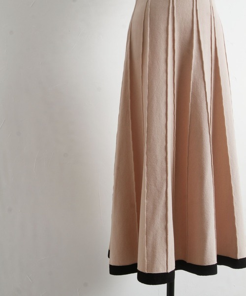 tocco closet(トッコ クローゼット)の「飾り釦付きバイカラーシャリ感リブニットワンピース(ワンピース・レディース・ブラック/ベージュ/オフホワイト・M)」の6枚目の写真