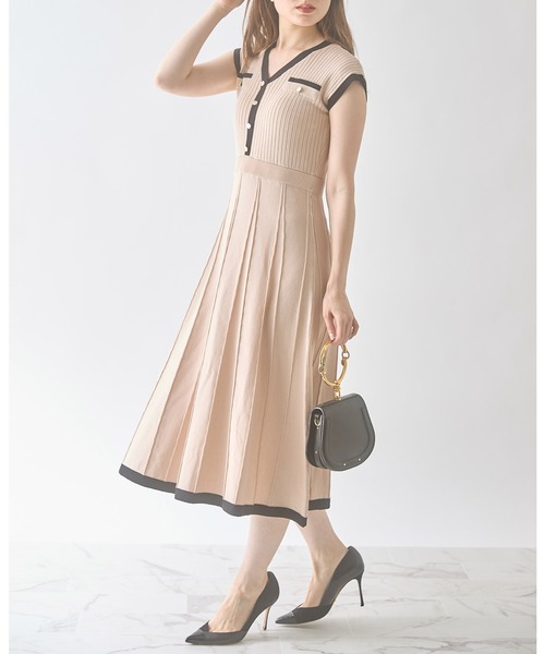 tocco closet(トッコ クローゼット)の「飾り釦付きバイカラーシャリ感リブニットワンピース(ワンピース・レディース・ブラック/ベージュ/オフホワイト・M)」の5枚目の写真