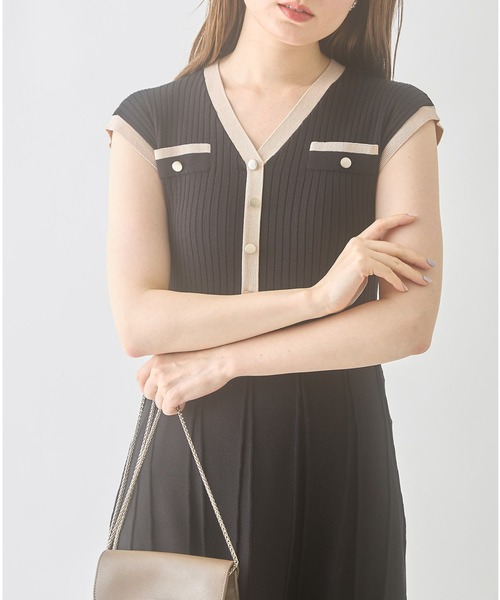 tocco closet(トッコ クローゼット)の「飾り釦付きバイカラーシャリ感リブニットワンピース(ワンピース・レディース・ブラック/ベージュ/オフホワイト・M)」の14枚目の写真
