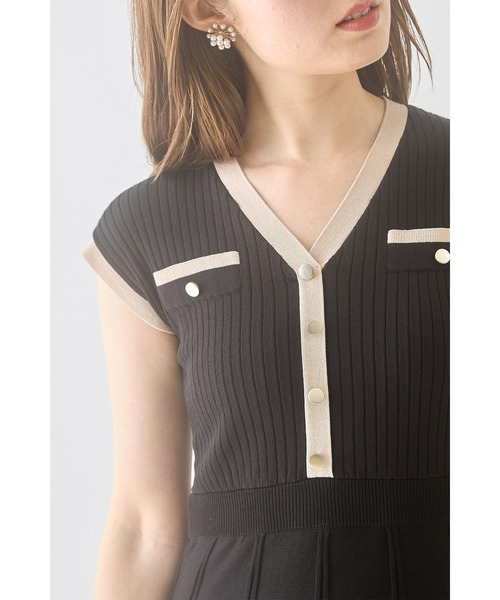 tocco closet(トッコ クローゼット)の「飾り釦付きバイカラーシャリ感リブニットワンピース(ワンピース・レディース・ブラック/ベージュ/オフホワイト・M)」の17枚目の写真