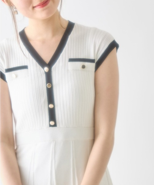tocco closet(トッコ クローゼット)の「飾り釦付きバイカラーシャリ感リブニットワンピース(ワンピース・レディース・ブラック/ベージュ/オフホワイト・M)」の22枚目の写真
