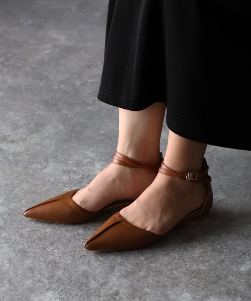 Riberry（リベリー）の「ポインテッド バックストラップパンプス（パンプス・レディース・ホワイト/ブラック/ブラウン・LARGE/MEDIUM）」の5枚目の写真