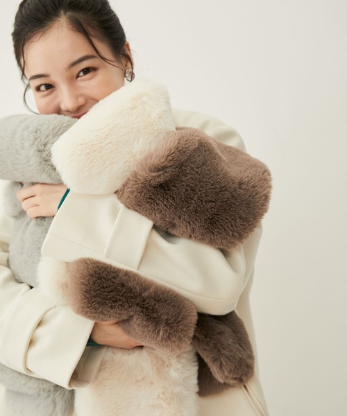 VIS(ビス)の「ボリュームフェイクファーティペット(マフラー・レディース・グレー/ベージュ系その他/キナリ・FREE)」の4枚目の写真