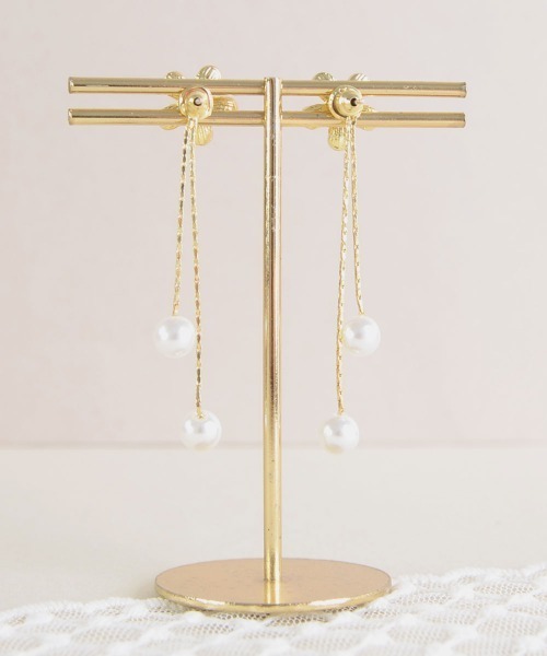 TONE SELECT GOODS（トーンセレクトグッズ）の「【float】ゴールドビジュー ゆらゆらパール ピアス（ピアス（両耳用）・レディース・ホワイト×ゴールド/ゴールド系2/ゴールド系3・FREE）」の7枚目の写真
