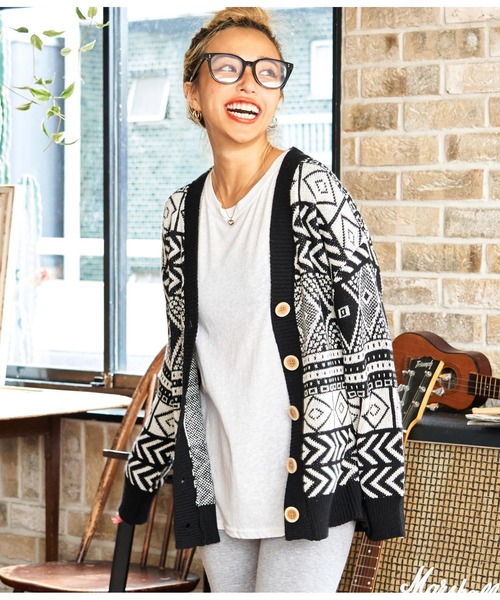 anap mimpi（アナップミンピ）の「オルテガ デザイン Vネック ニット カーディガン（カーディガン/ボレロ・レディース・ブラック/アイボリー・FREE）」の11枚目の写真