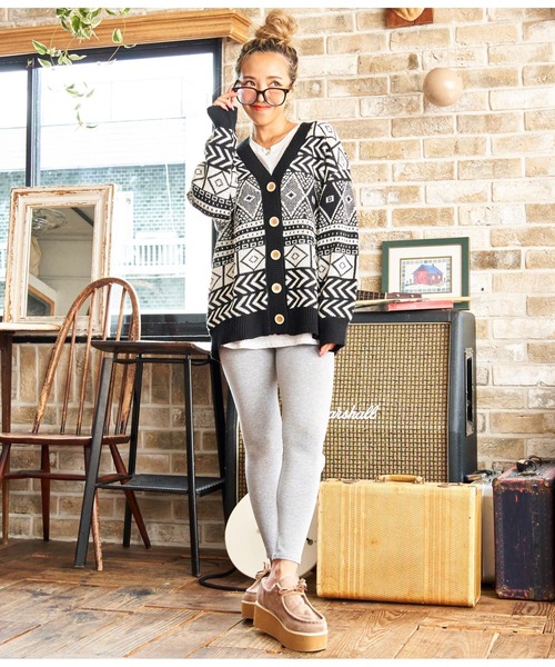 anap mimpi（アナップミンピ）の「オルテガ デザイン Vネック ニット カーディガン（カーディガン/ボレロ・レディース・ブラック/アイボリー・FREE）」の14枚目の写真