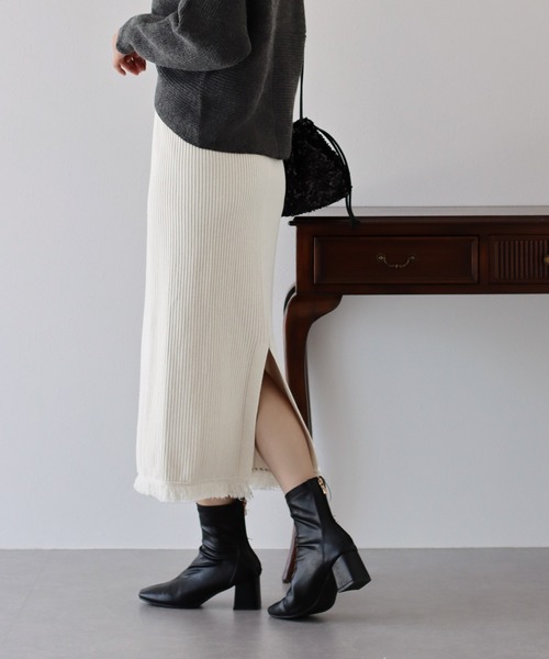 BLUEEAST（ブルーイースト）の「フリンジニットタイトスカート（スカート・レディース・ブラック/アイボリー/グレー・MEDIUM）」の6枚目の写真