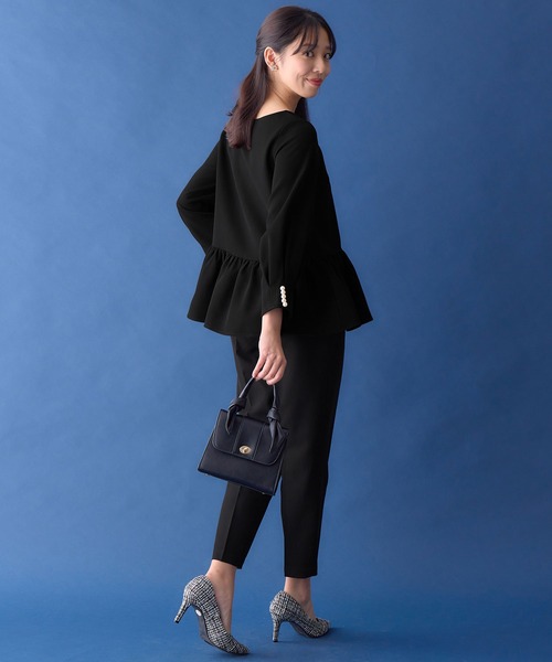 alotta(アロッタ)の「きれいめペプラムセットアップ(スーツパンツ・レディース・ベージュ/ブラック・L/LL/M)」の4枚目の写真