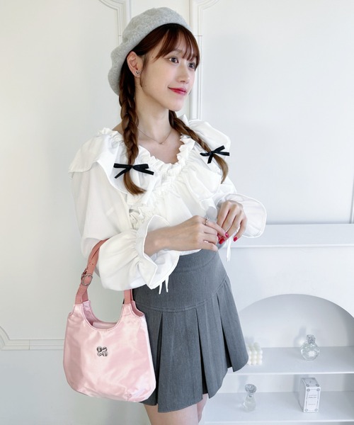 Loueme(ルエム)の「クロスフリルリボン2WAYショートブラウス(シャツ/ブラウス・レディース・ピンク/ブラック/ホワイト・FREE)」の9枚目の写真