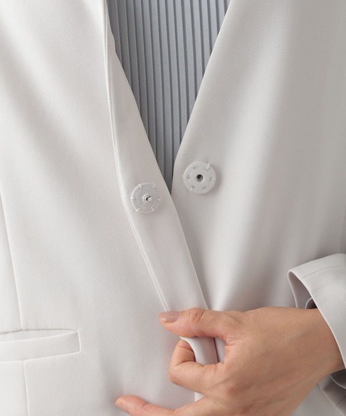 Elura(エルーラ)の「<セレモニーでも仕事でも使える!>Vネックコート/988739(ノーカラーコート・レディース・ネイビー/グレイッシュベージュ・FREE)」の20枚目の写真