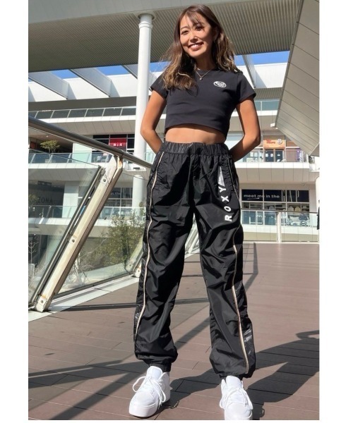 ROXY(ロキシー)の「PLANET RING TEE/ロキシー90sライクシルエットクロップドレングスタイトカットソー(Tシャツ/カットソー・レディース・グレー/ミント/ホワイト/ブラック・MEDIUM/SMALL/LARGE)」の14枚目の写真
