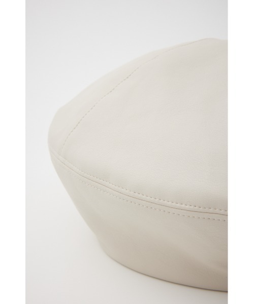 rienda（リエンダ）の「フェイクレザーベレー（ハンチング/ベレー帽・レディース・ブラック/アイボリー・FREE）」の4枚目の写真