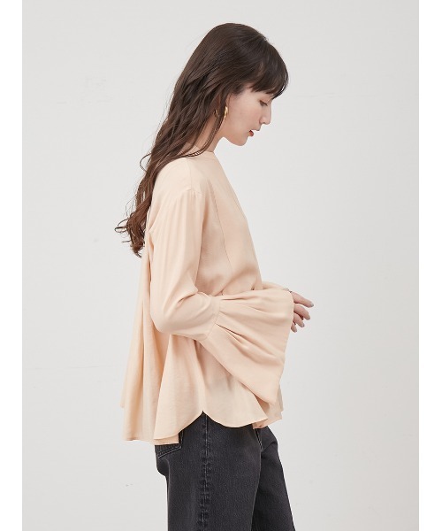 Mila Owen（ミラオーウェン）の「タックデザインベルスリーブブラウス【手洗い可能】（シャツ/ブラウス・レディース・チャコールグレー/ホワイト/コーラルピンク・0/1）」の15枚目の写真