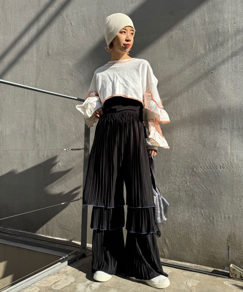 HELLO.SANFRANCISCO(ハローサンフランシスコ)の「【HELLO.SANFRANCISCO/ハローサンフランシスコ】配色フリルプリーツパンツ(その他パンツ・レディース・ブラック/パープル/イエロー・FREE)」の4枚目の写真