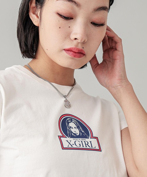 X-girl（エックスガール）の「FRAMED FACE S/S BABY TEE（Tシャツ/カットソー・レディース・ブラック/ホワイト/ピンク・S/M）」の8枚目の写真