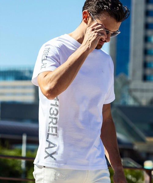 1PIU1UGUALE3 RELAX (ウノピゥウノウグァーレトレ リラックス)の「1PIU1UGUALE3 RELAX(ウノピゥウノウグァーレトレ リラックス)ラインストーンサイドロゴ半袖Tシャツ(Tシャツ/カットソー・メンズ・ホワイト/ブラック・S/M/L/XL/XXL)」の4枚目の写真