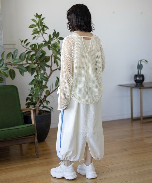 LEPSIM（レプシィム）の「【産前・産後対応】マタニティ／メッシュドロストプルオーバー　109203（マタニティウェア/グッズ・レディース・ブルー/ブラック/アイボリー・FREE）」の4枚目の写真