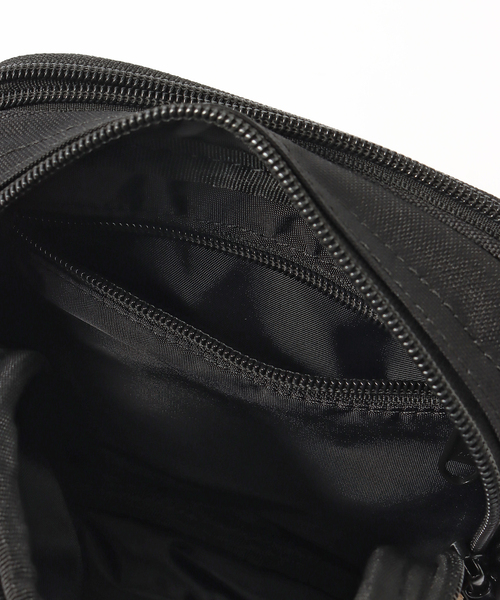 Carhartt WIP（カーハートダブリューアイピー）の「【CARHARTT WIP / カーハート ダブリューアイピー】ESSENTIALS BAG SMALL（ショルダーバッグ・メンズ・ブラック・FREE）」の4枚目の写真